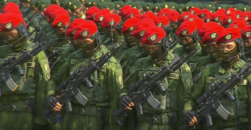 Momen Presiden Prabowopimpin upacara mengheningkan cipta pada peringatan Hari Ulang Tahun ke-80 Tentara Nasional Indonesia, Minggu (5/10/2025). (Foto/Tangkapan Layar)