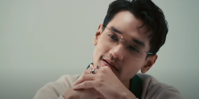 Klip video lagu Kacamata oleh Afgan. (Foto/YouTube Trinity Optima)