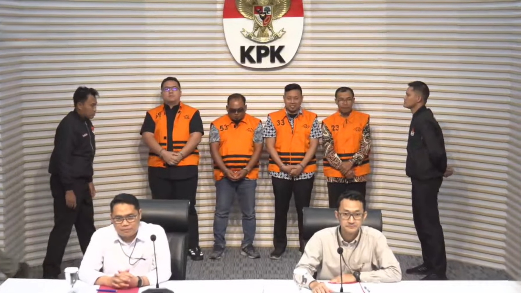 KPK merilis empat tersangka kasus dugaan suap dana hibah di Jatim. (BeritaNasional/Panji Septo)