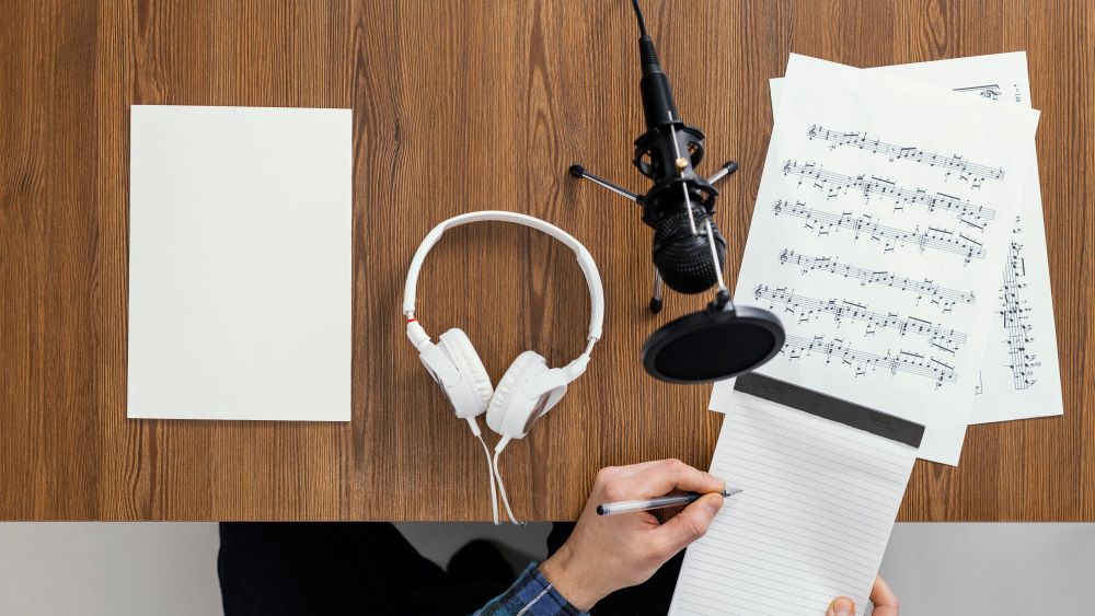 Ilustrasi penggarapan lagu. (Foto/Freepik)