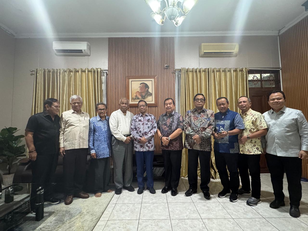 Mahfud MD Terima Purnawirawan Jenderal Polri Bahas Reformasi Kepolisian. (Foto/instagram Mahfudmd)