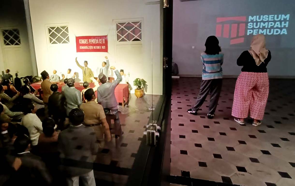 Siswa mengamati diorama kongres pemuda usai mengikuti upacara peringatan Hari Sumpah Pemuda di Museum Sumpah Pemuda, Jakarta, Selasa (28/10/2025).  (Beritanasional.com/Oke Atmaja)