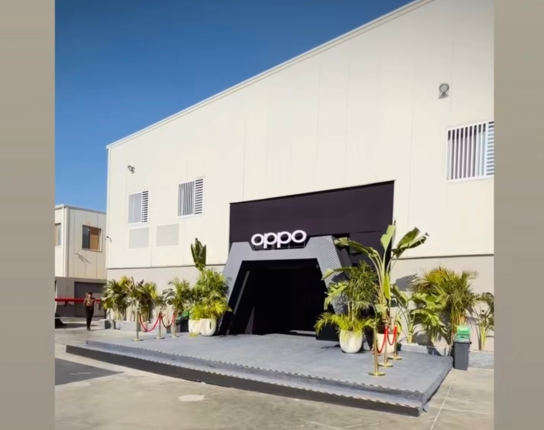 OPPO resmikan pabrik di Mesir, kapasitas produksi 400 ribu unit per bulan. (Foto/@andrew.wadid)