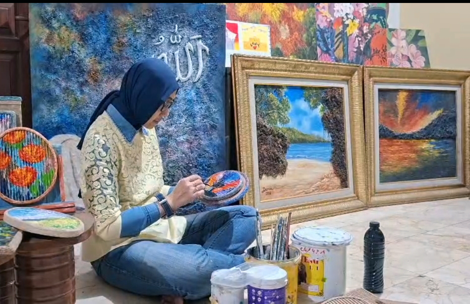 Pameran Seni Rupa Jakarta Artmosphere 2025 yang digelar hingga 26 Oktober 2025 memamerkan hasil karya dari seniman-seniman berbakat . (BeritaNasional/Elvis Sendouw)