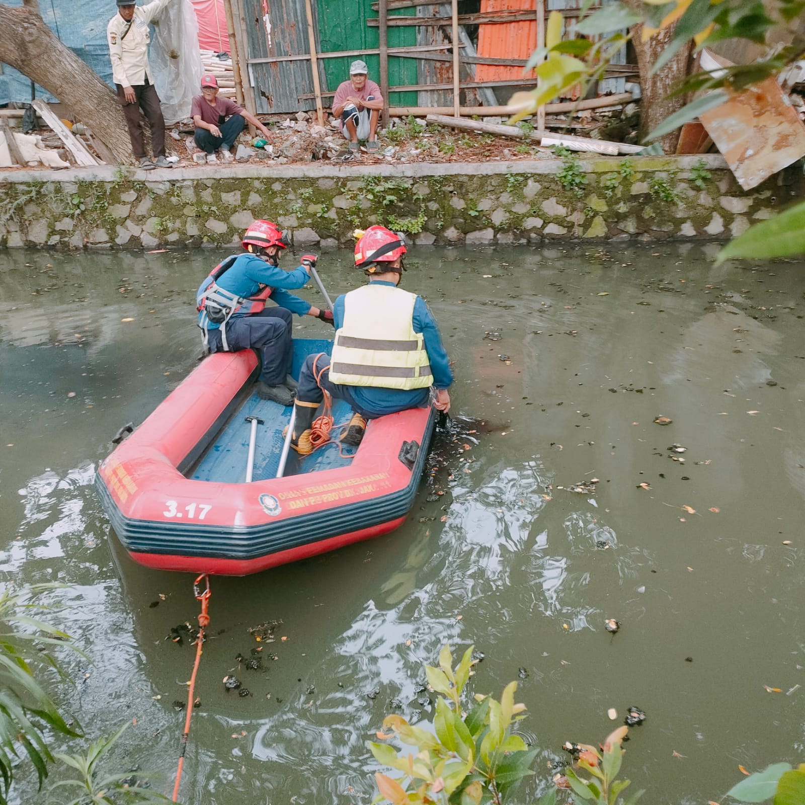 Pelajar tewas tenggelam di Kali Cengkareng, Jakbar, diduga panik dibubarkan warga saat tawuran. (Istimewa)