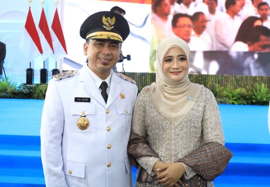 Wakil Gubernur Jawa Tengah Taj Yasin Maimoen bersama istri usai pelantikan (BeritaNasional/instagram)