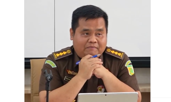 Penggelapan bukti kasus robot trading Farenheit, Jaksa Agung copot eks Kajati Jakbar. (Foto/@kejatisumut)