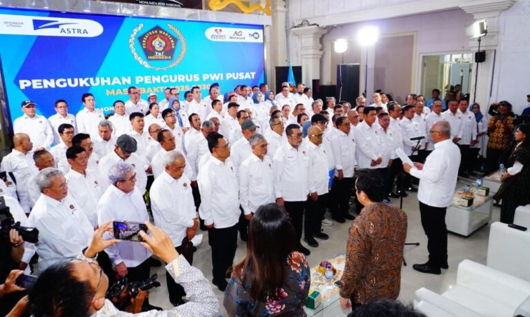 Pengurus PWI Pusat Periode 2025–2030 Resmi Dilantik di Monumen Pers Solo. (Foto/Istimewa)