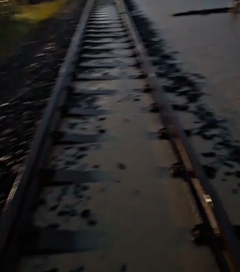 Luapan air sungai akibat hujan di Kabupaten Grobogan menutup jalur kereta api antara Gubug dan Tegowanu. (BeritaNasional/BNPB)