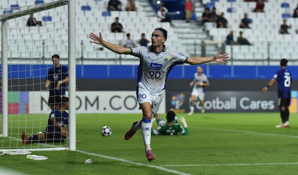 Pemain Persib Bandung Andrew Jung berselebrasi setelah mencetak gol. (Foto/persib.co.id)