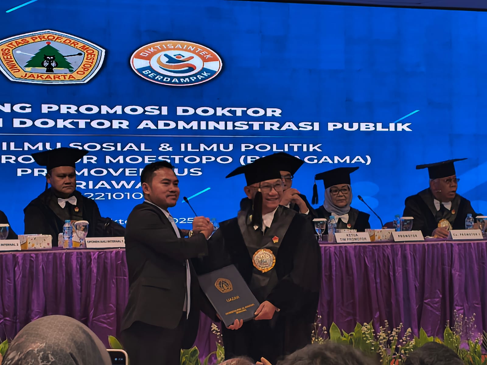 Pimpinan Perusahaan Berita Nasional Ariawan dinyatakan lulus promosi doktor administrasi publik Universitas Prof. Dr. Moestopo (Beragama). (BeritaNasional//Ahda Bayhaqi)