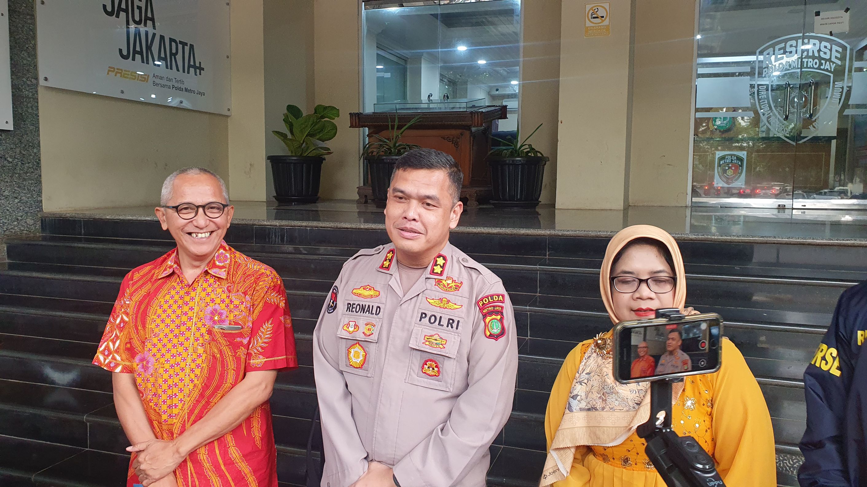 Polda Metro dan Keluarga Bakal Buka-Bukaan Data Kematian Diplomat Arya Daru Polda Metro dan keluarga bakal buka-bukaan data kematian Diplomat Arya Daru. (Foto/Bachtiarudin)