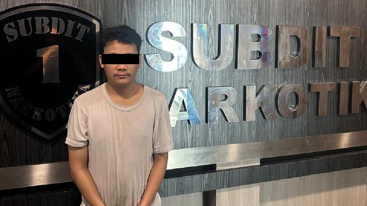 Polda Metro sita 843 gram tembakau sintetis di Kebon Jeruk, pelaku jual via Instagram. (Foto/Ditresnarkoba Polda Metro Jaya)