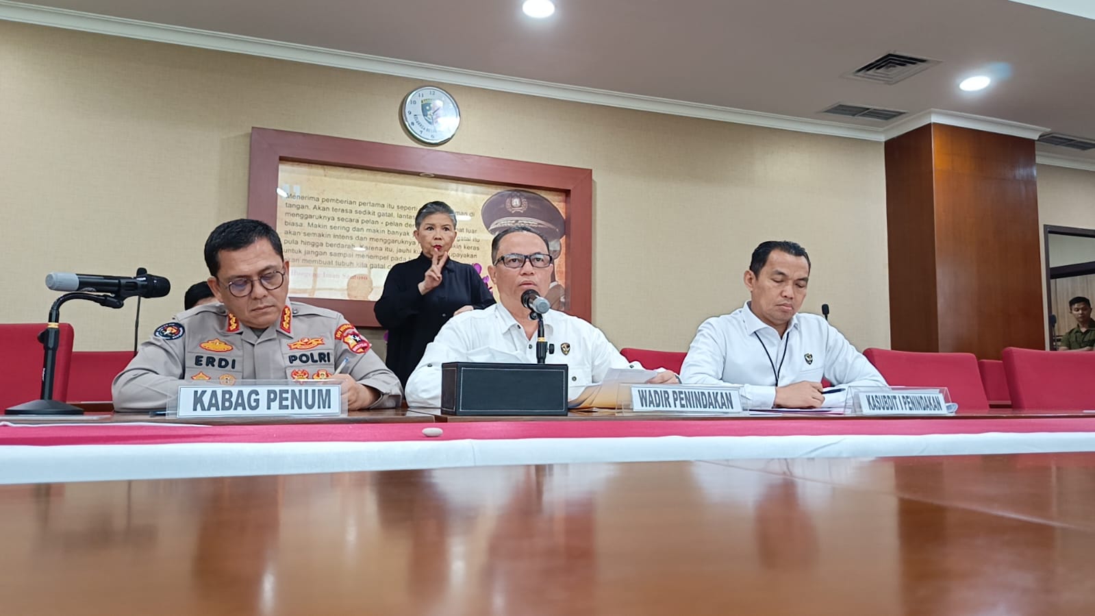 Wadir Penindakan Kortas Tipidkor Polri Kombes Pol Bhakti Eri Nurmansyah (tengah). (Foto/istimewa)