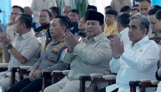 Presiden Prabowo Subianto (dua dari kanan) saat menghadiri pemusnahan ratusan ton narkoba oleh Polri. (Foto/YouTube Setpres)