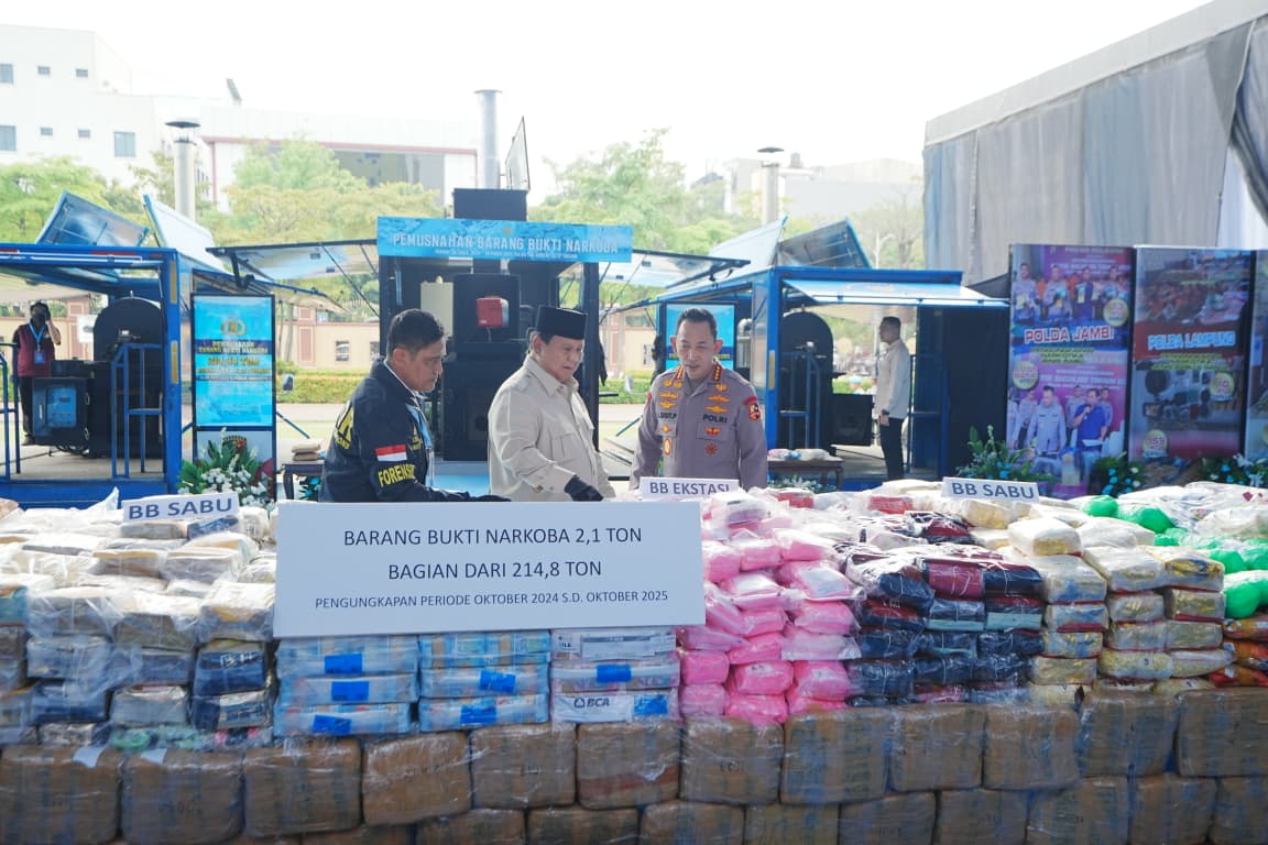 Presiden Prabowo Subianto hadiri pemusnahan narkoba di Mabes Polri Jakarta. (BeritaNasional/dok Polri)