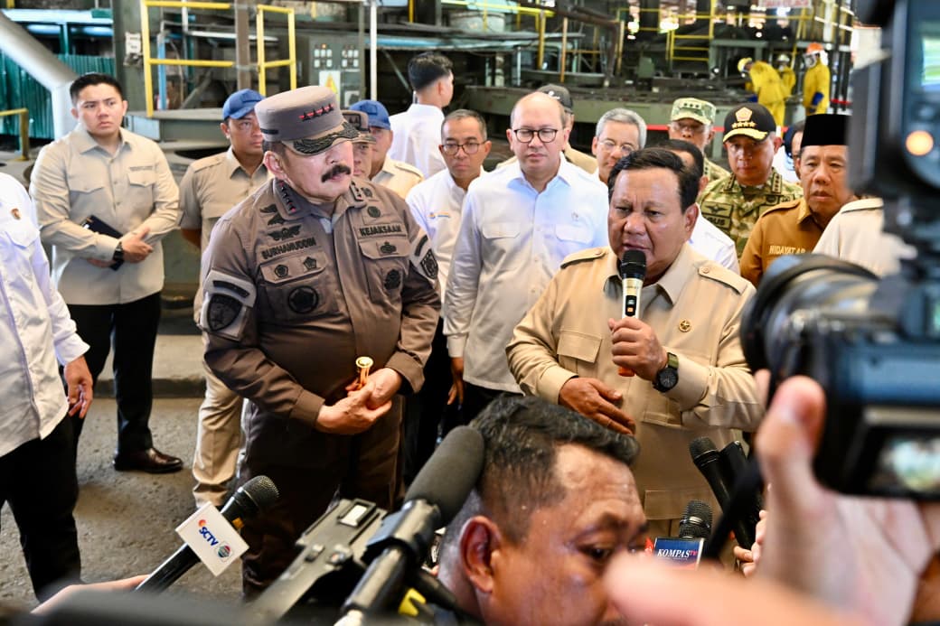 Presiden Prabowo Subianto menyaksikan penyerahan aset Barang Rampasan Negara (BRN) di Bangka Belitung. (BeritaNasional/Setpres)