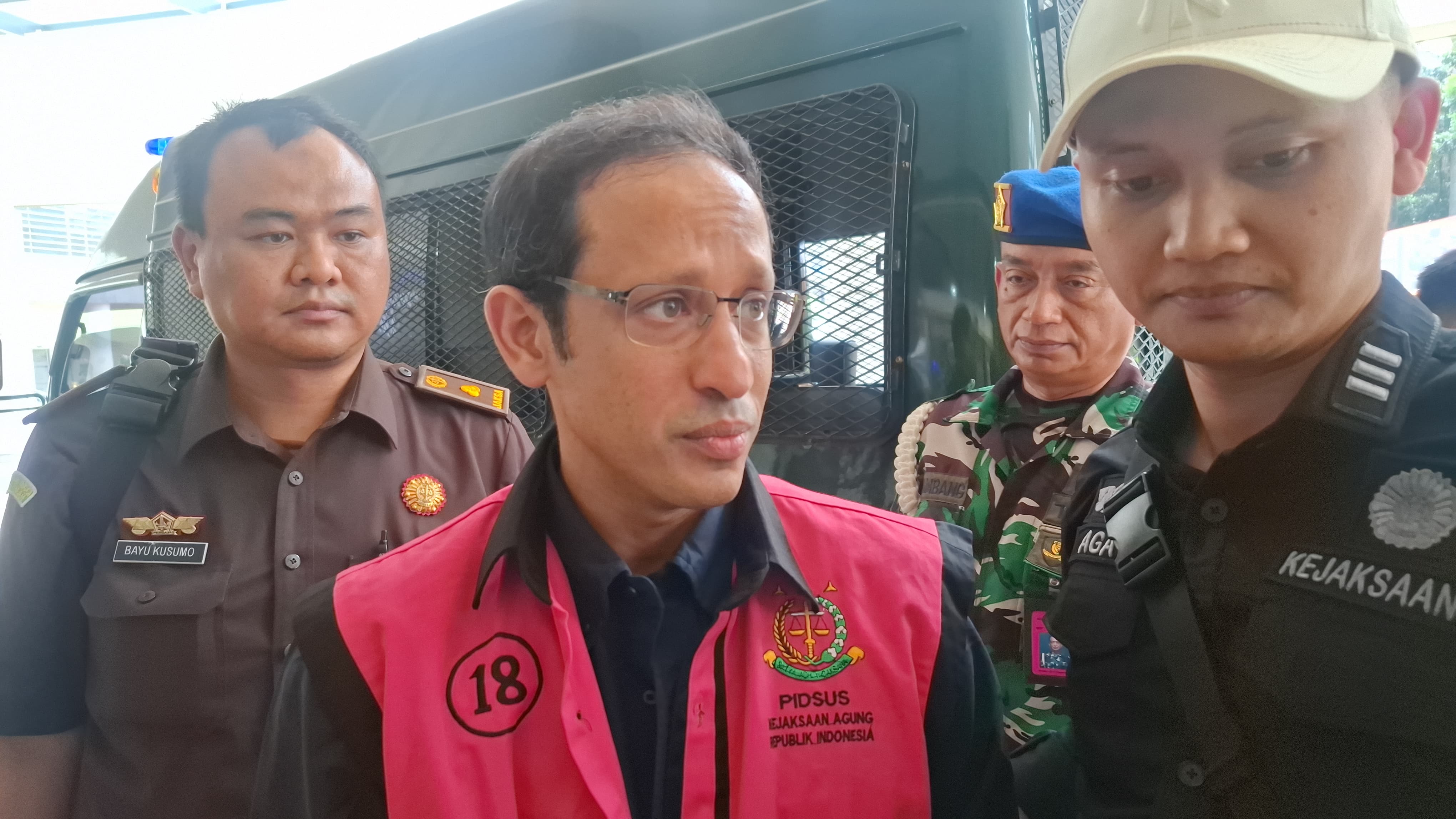 Tersangka kasus pengadaan Chromebook Kemendikburistek Nadiem Makarim kembali jalani pemeriksaan Kejagung usai operasi. (Foto/Bachtiarudin)