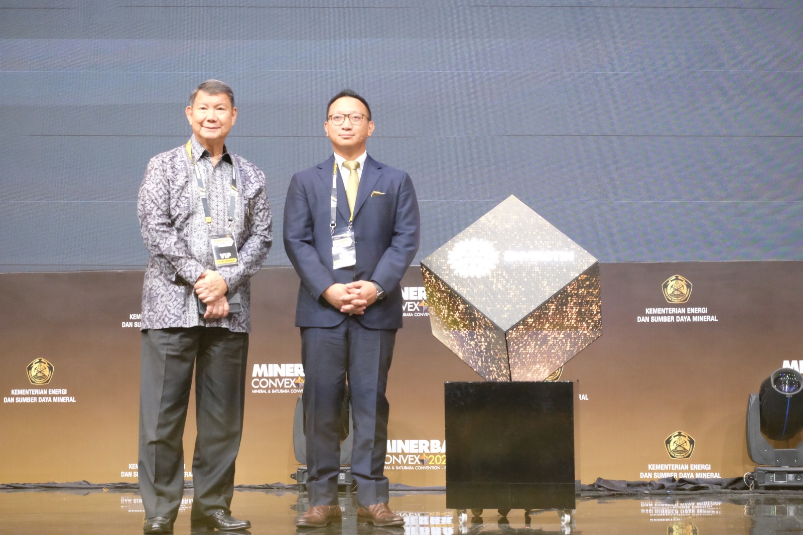 Dorong Transisi Energi Bersih, Arsari Tambang Luncurkan Envirotin Timah Ramah Lingkungan Presiden Direktur Arsari Tambang Aryo Djojohadikusumo (kanan) saat peluncuran Envirotin. (Foto/Istimewa)