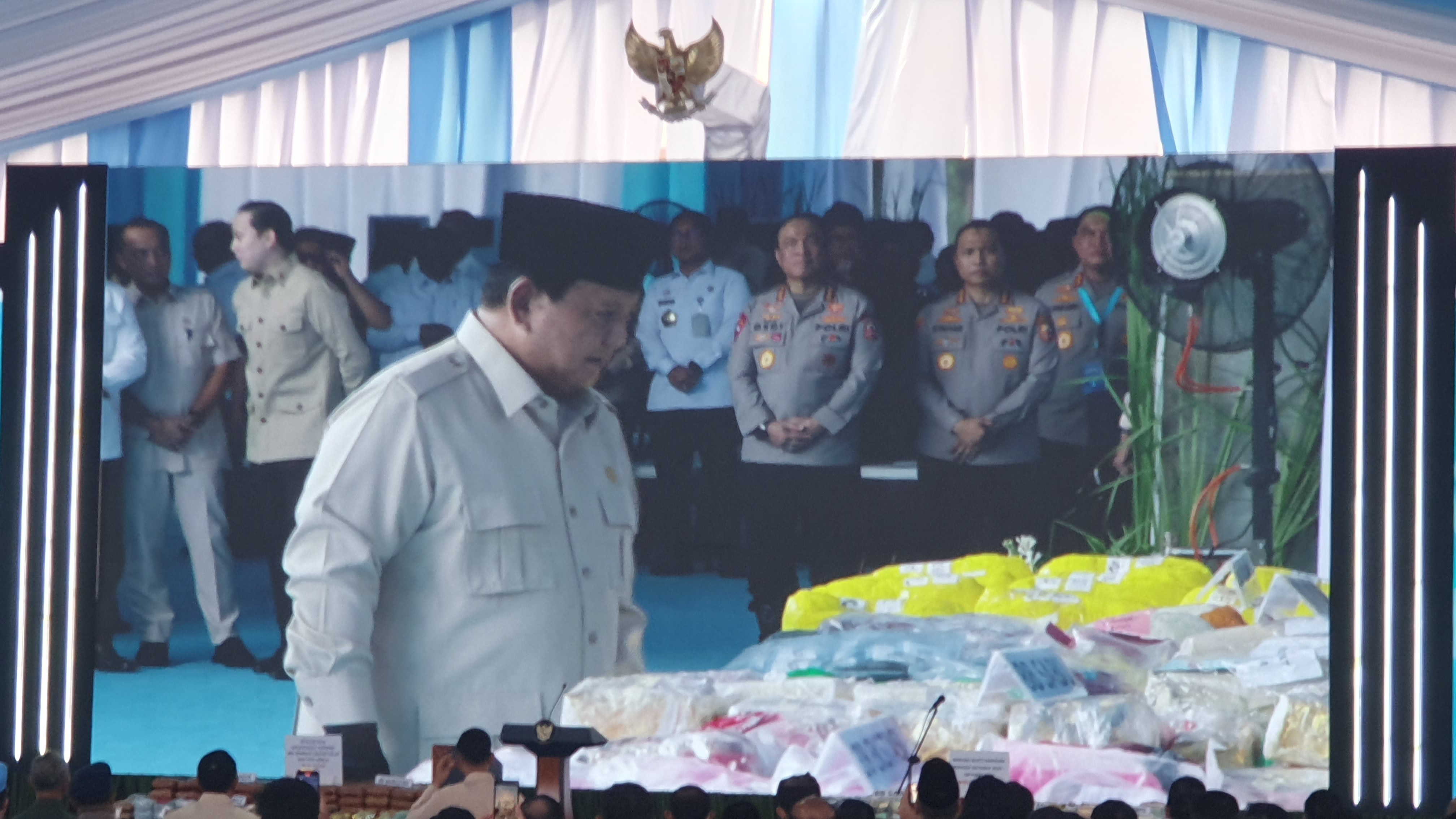 Presiden Prabowo memimpin pemusnahan narkoba di Mabes Polri. (BeritaNasional/bachtiarudin alam)