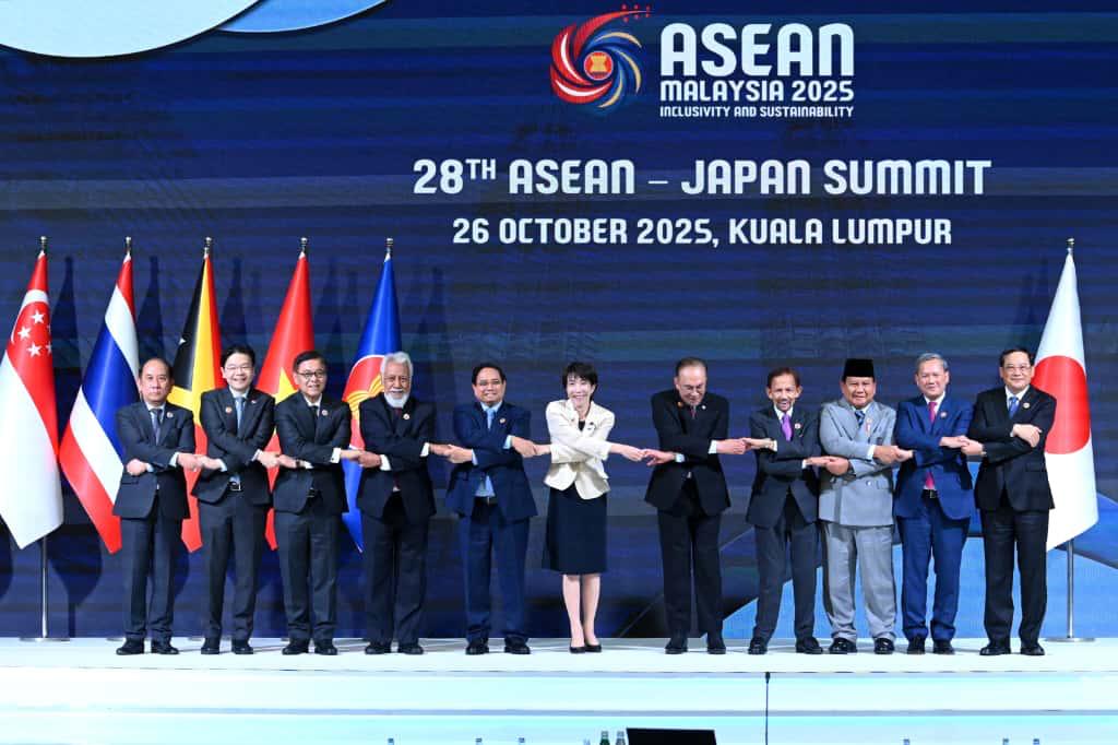 Presiden Republik Indonesia Prabowo Subianto menghadiri Konferensi Tingkat Tinggi (KTT) ke-28 ASEAN–Jepang yang digelar di Kuala Lumpur Convention Centre (KLCC), Malaysia.  (BeritaNasional/Elvis/HO Kris - Biro Pers Sekretariat Presiden)