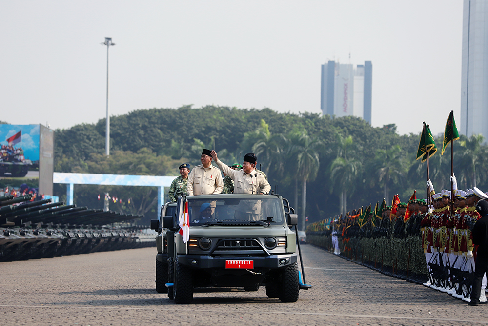 Presiden Prabowo Subianto  melaksanakan inspeksi pasukan dalam upacara HUT ke-80 TNI. (BeritaNasional/Elvis Sendouw)
