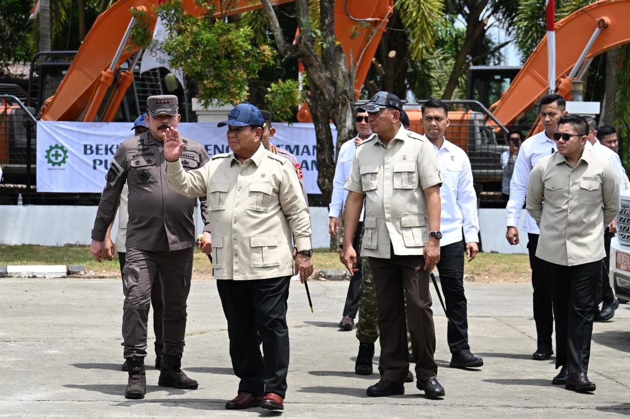 Presiden Prabowo Subianto menyaksikan secara langsung Penyerahan Aset Barang Rampasan Negara kepada PT Timah Tbk. (Foto/BPMI)