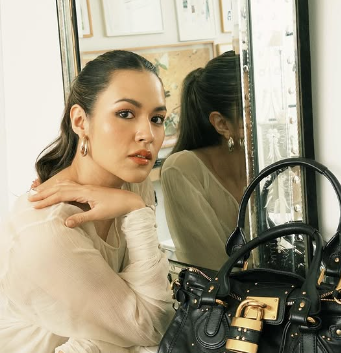 Aktris Raisa Adriana dikabarkan bercerai. (BeritaNasional/tangkapan layar)