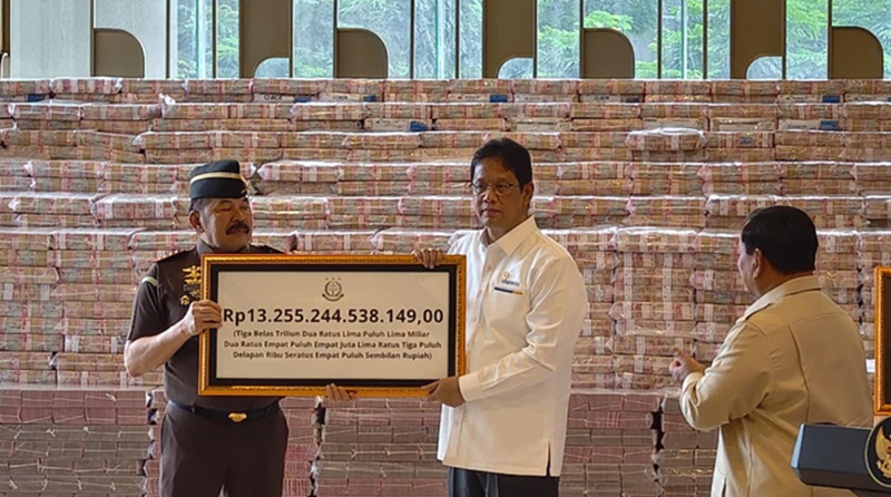 Prabowo saksikan penyerahan uang sitaan kasus CPO (Beritanasional/Lydia)