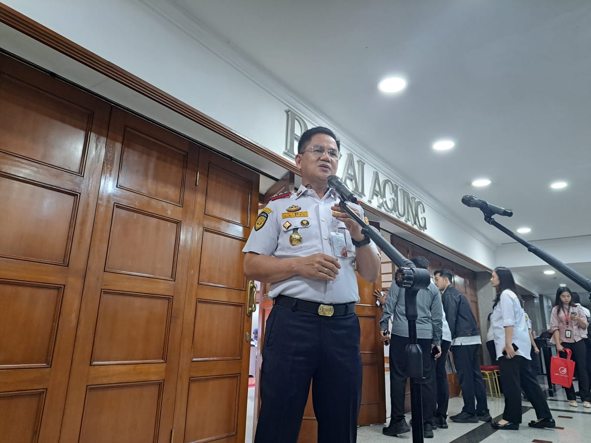 Kepala Dinas Perhubungan (Dishub) DKI Jakarta Syafrin Liputo memberikan keterangan pers di Balai Kota Jakarta. (BeritaNasional/Lydia)