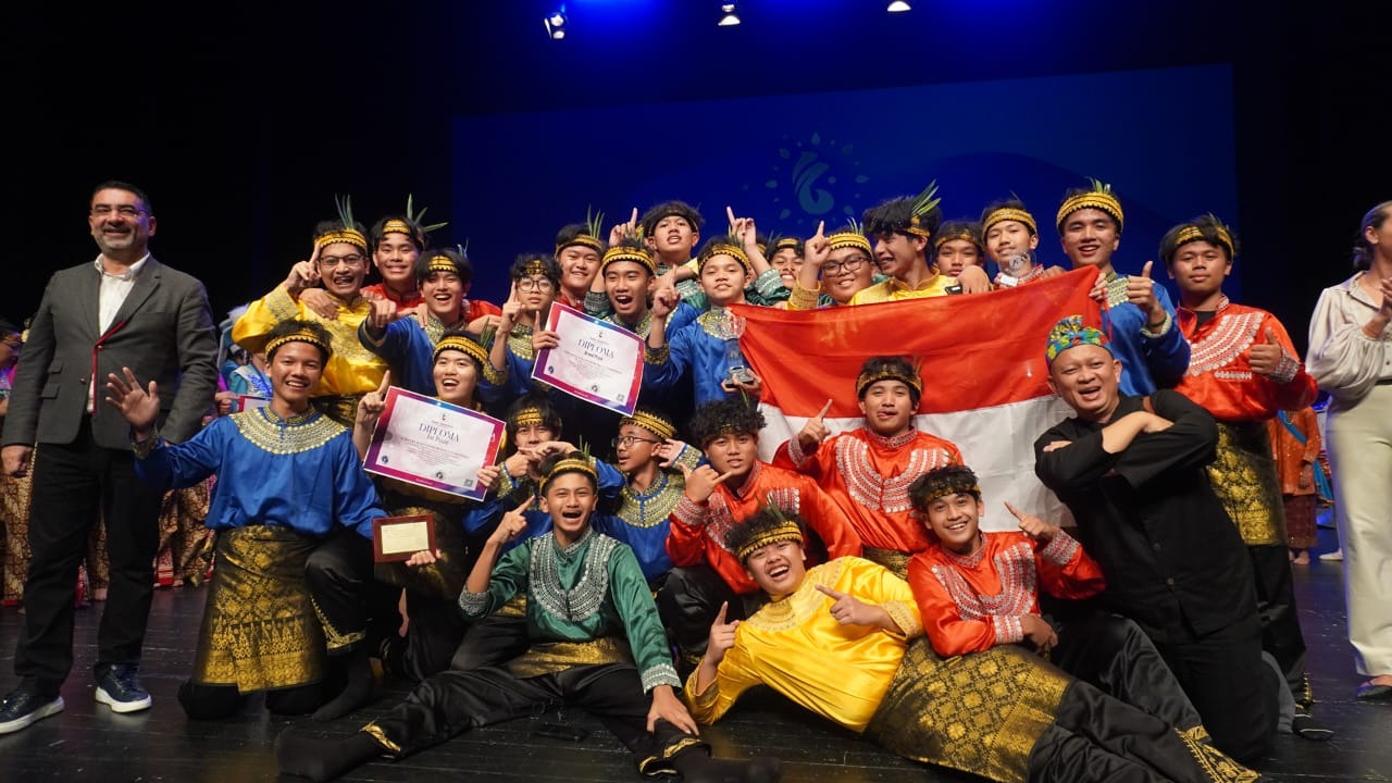 SMA Pesantren Unggul Al Bayan Raih Medali Emas dan Juara Umum di Kontes Internasional Super Grand Prix Spanyol 2025. (Foto/istimewa)