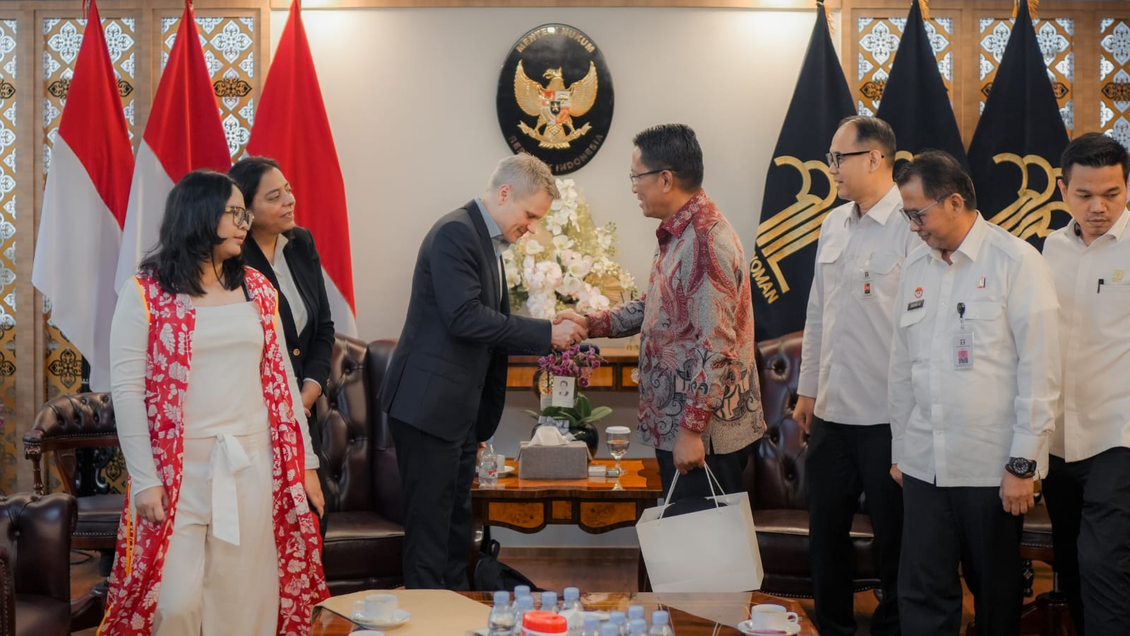 Menkum Supratman Andi Agtas bertemu tim Spotify (BeritaNasional/Humas Kemenkum)