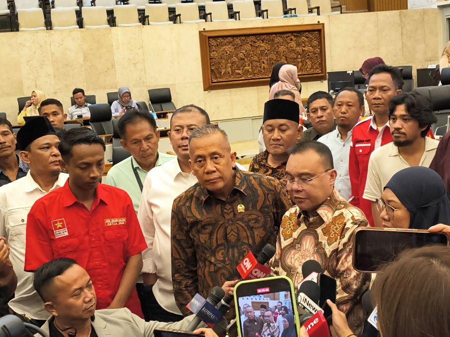 Suasana pimpinan DPR RI menerima audiensi Koalisi Nasional Reforma Agraria di Kompleks Parlemen, Senayan, Jakarta, Kamis (2/10/2025). (BeritaNasional/Ahda)