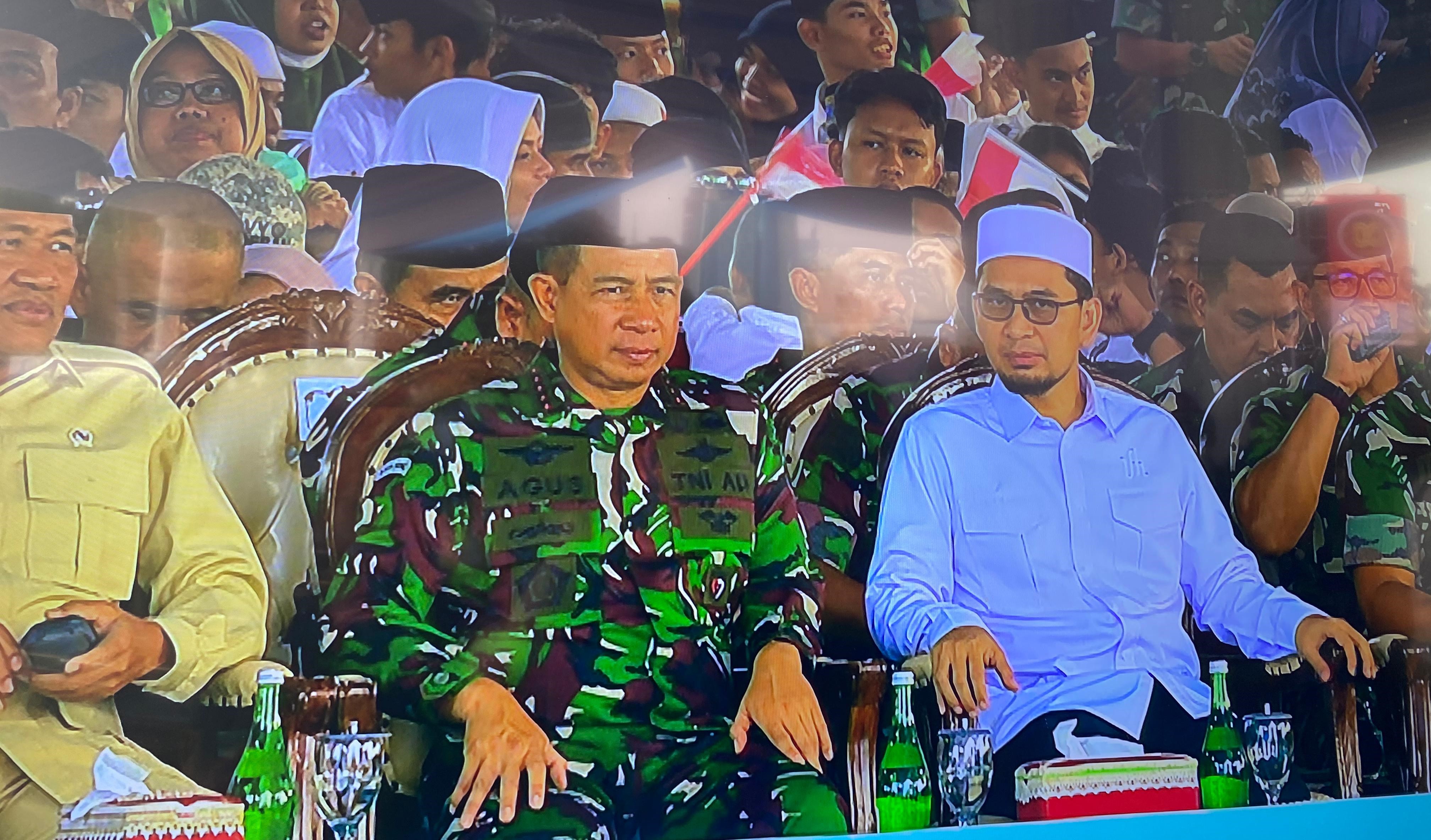Ustaz Adi Hidayat Bimbing Doa Bersama Jelang HUT ke-80 TNI di Monas. (BeritaNasional/Bachtiarudin)