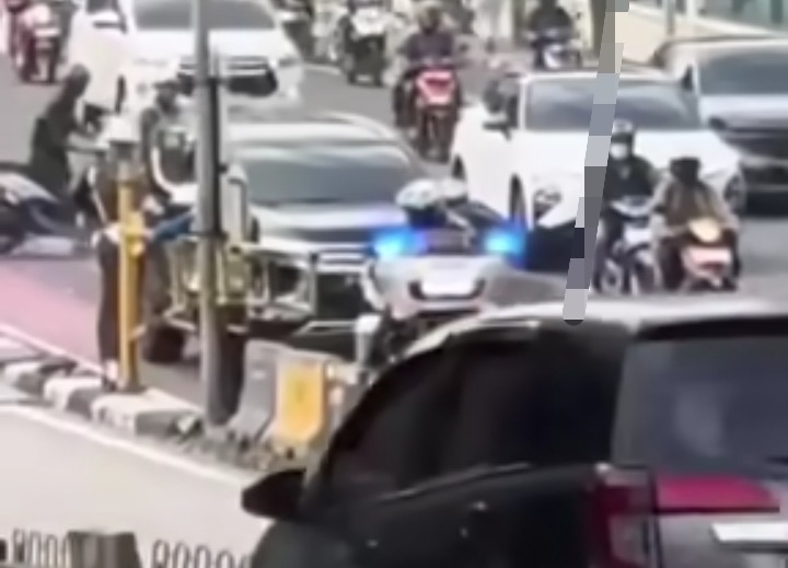Heboh Pajero Masuk Jalur Transjakarta dengan Patwal. (Foto/istimewa)