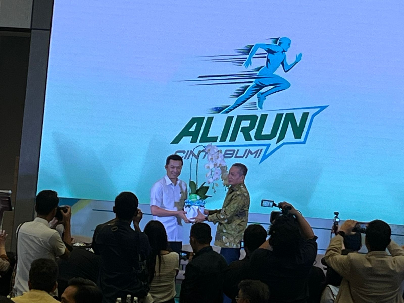 Wamenpora Taufik Hidayat dalam diskusi AliRun Cinta Bumi 2025 . (BeritaNasional/Harits)