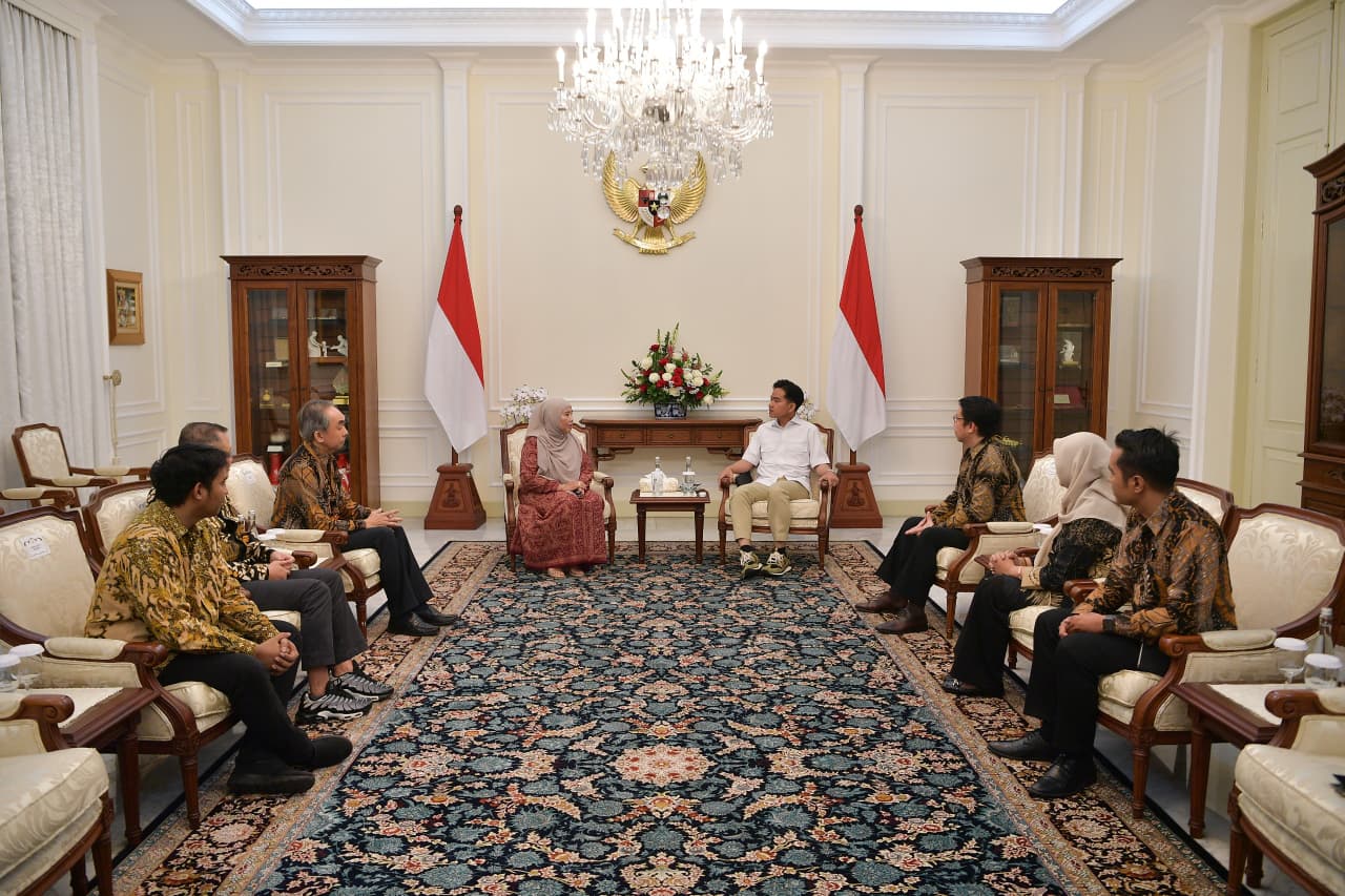 Wapres Gibran Rakabuming menerima audiensi Dewan Pimpinan Pusat Asosiasi Industri Usaha Mikro Kecil dan Menengah Indonesia (AKUMANDIRI) (BeritaNasional/Elvis Sendouw/HO Setwapres)