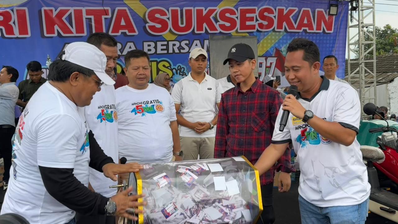 Wapres  Gibran Rakabuming menghadiri kegiatan Mancing Mania Gratis Jilid II yang digelar di sepanjang Kali Gabus, Kecamatan Tambun Utara, Kabupaten Bekasi.  (BeritaNasional/Elvis/HO Setwapres)