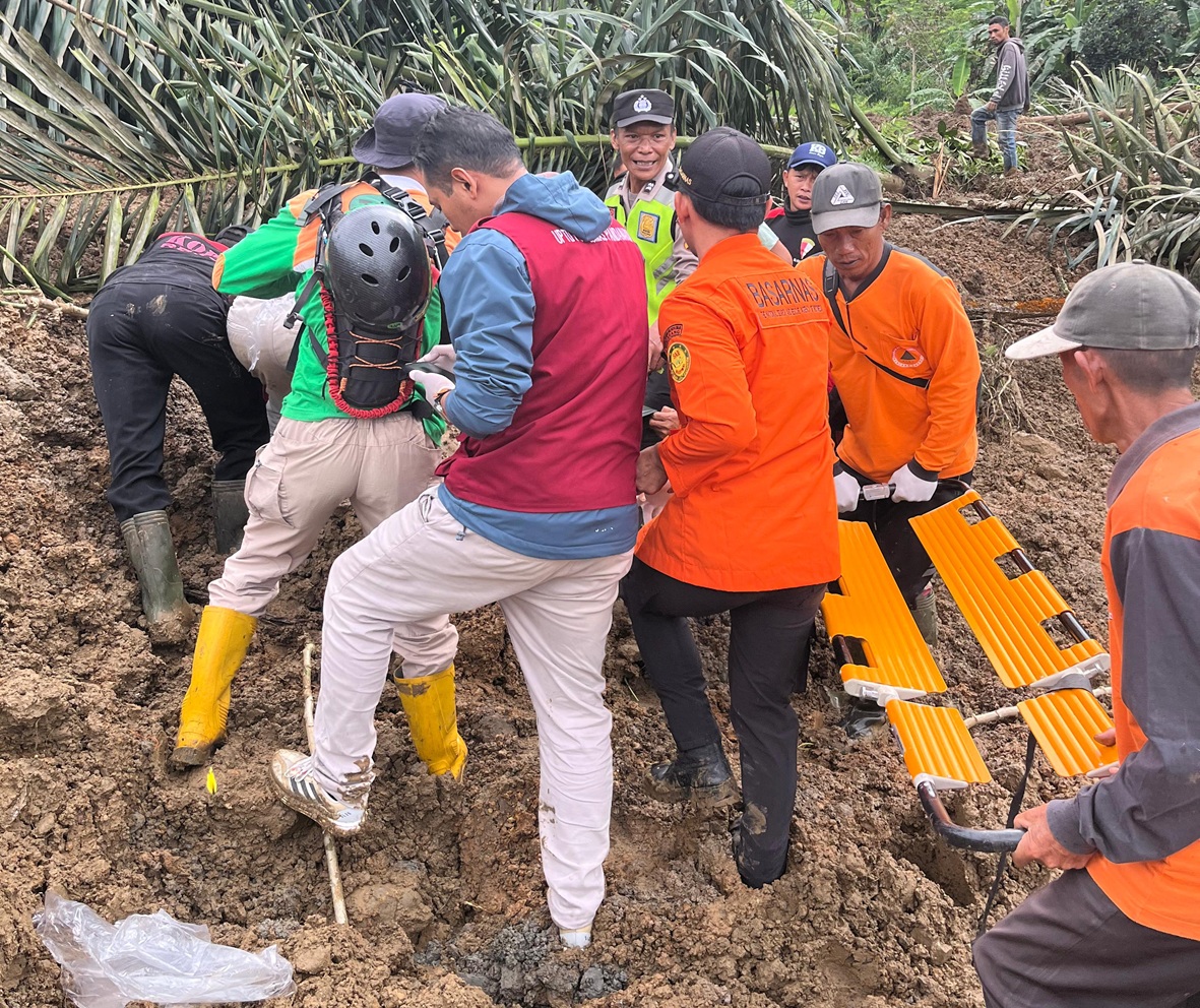 2 Korban Meninggal dalam Longsor di Pandanarum. (Foto/istimewa)