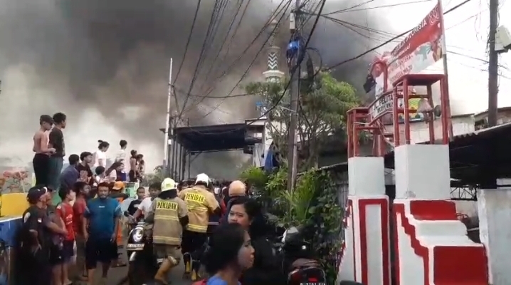 350 Warga Jatipulo Palmerah Terpaksa Mengungsi Akibat Kebakaran Hebat. (Foto/istimewa)