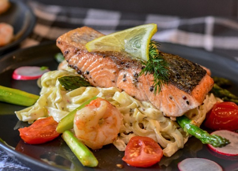 Makan ikan banyak manfaatnya (Foto/Pixabay)