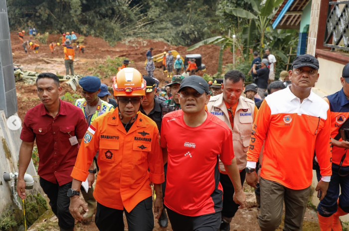 Ahmad Luthfi instruksikan percepatan penanganan longsor Cilacap. (Foto/Instagram Ahmad Luthfi)
