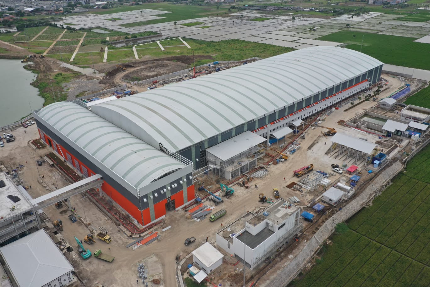 Bau busuk mencekik warga pemukiman di sekitar RDF Rorotan. (Foto/WIKA)