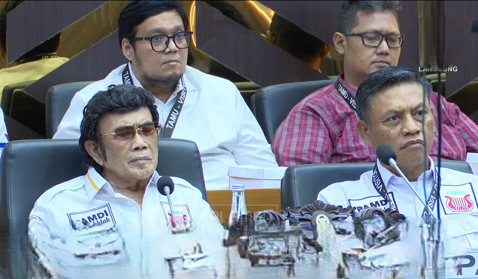 Contoh Amerika dan Korea, Rhoma Irama minta negara terjun langsung kelola seni. (Foto/YouTube Baleg DPR)