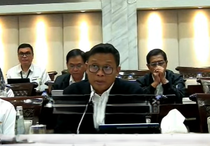 DJP ungkap terjadinya perlambatan penerimaan pajak Oktober 2025 akibat restitusi. (Foto/YouTube Komisi XI DPR)