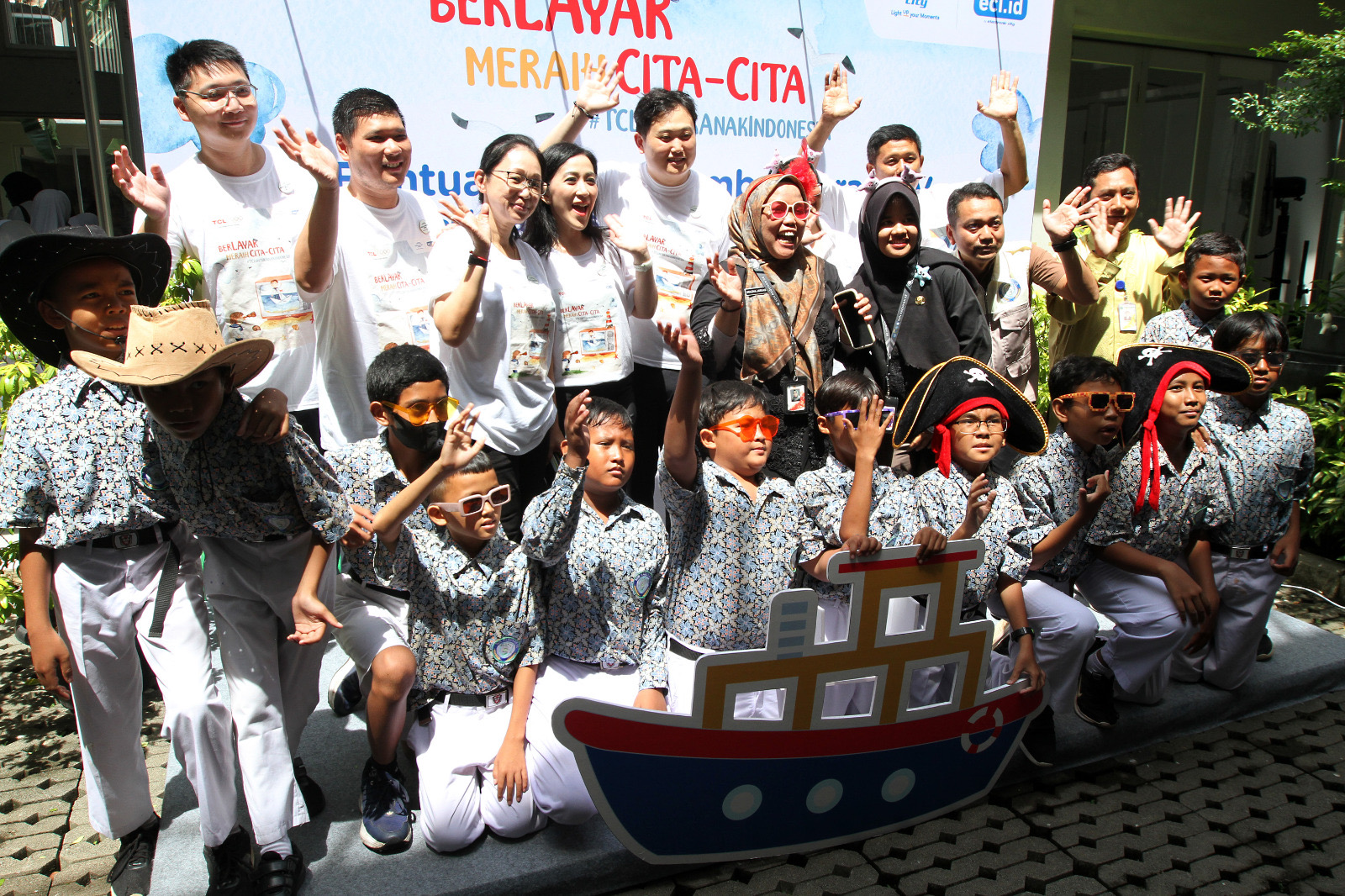 Dukung Pendidikan Digital, 200 TV Didistribusikan ke Sekolah di Jabodetabek dan Kalimantan. (Foto/istimewa)