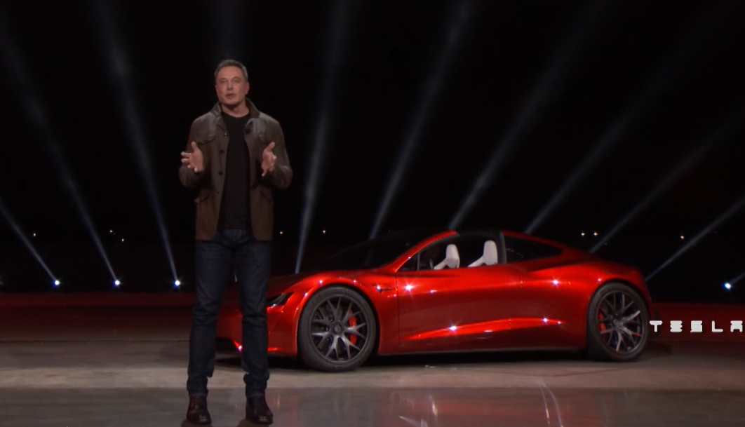 Elon Mask saat memperkenalkan Tesla Roadster 2. (Foto/YouTube Tesla)