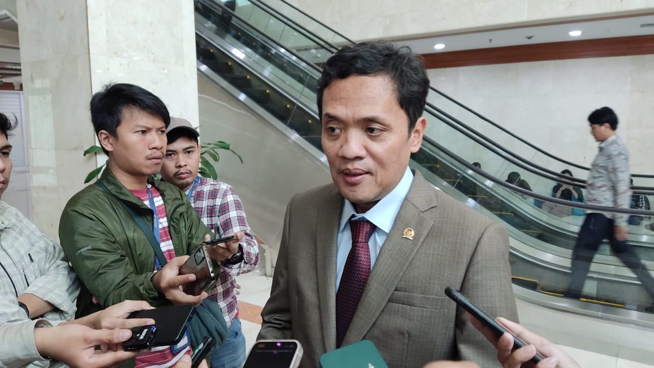 Ketua Komisi III DPR RI Habiburokhman saat diwaawancarai. (BeritaNasional/Ahda)