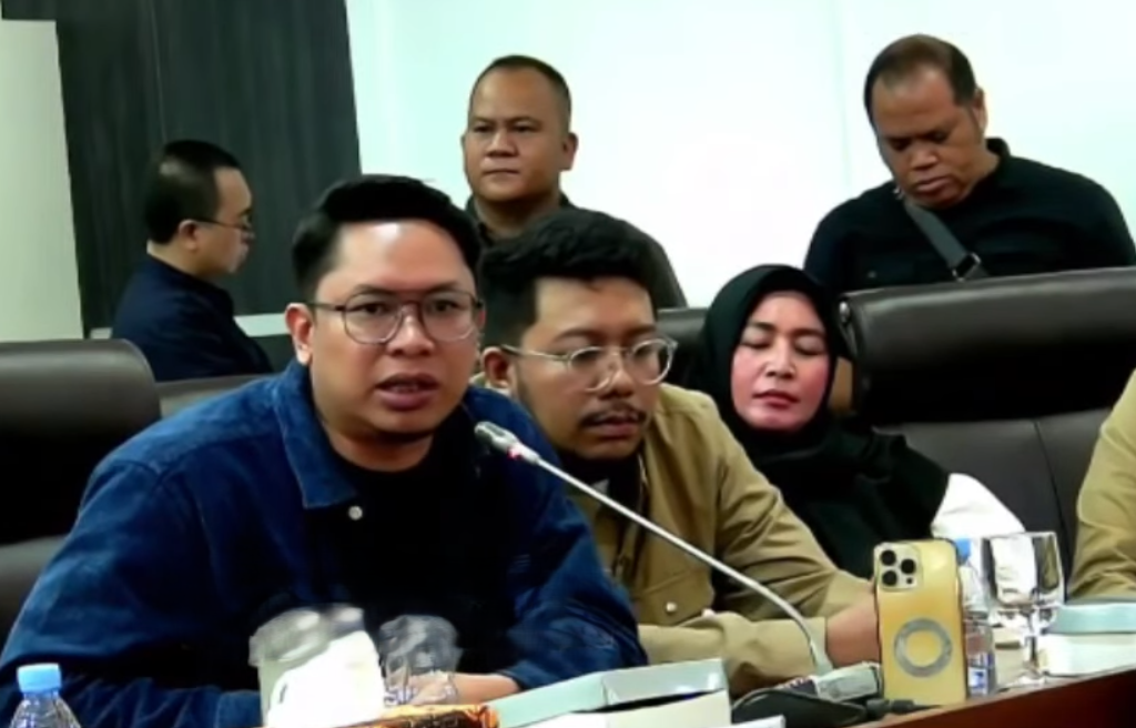 Fantastis! ongkos penyelundupan thrifting ilegal Rp550 juta per kontainer, oknum raup ratusan miliar tiap bulan. (Foto/YouTube BAM DPR)