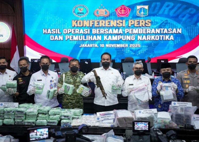 Gerebek kampung narkoba (Beritanasional/Bachtiar)